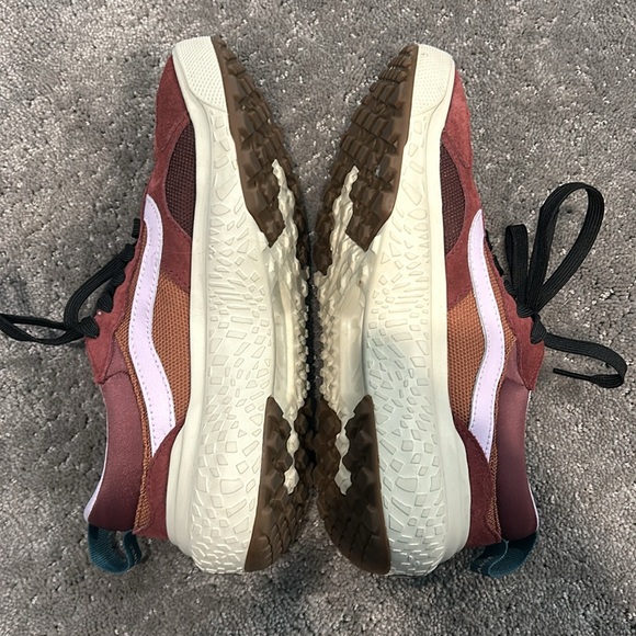 Vans VR3 Cush - like new! Wore one time. True to size. Women’s size 7 - Picture 4 of 5